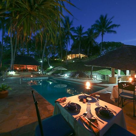 Kinasi Lodge Utende Bagian luar foto