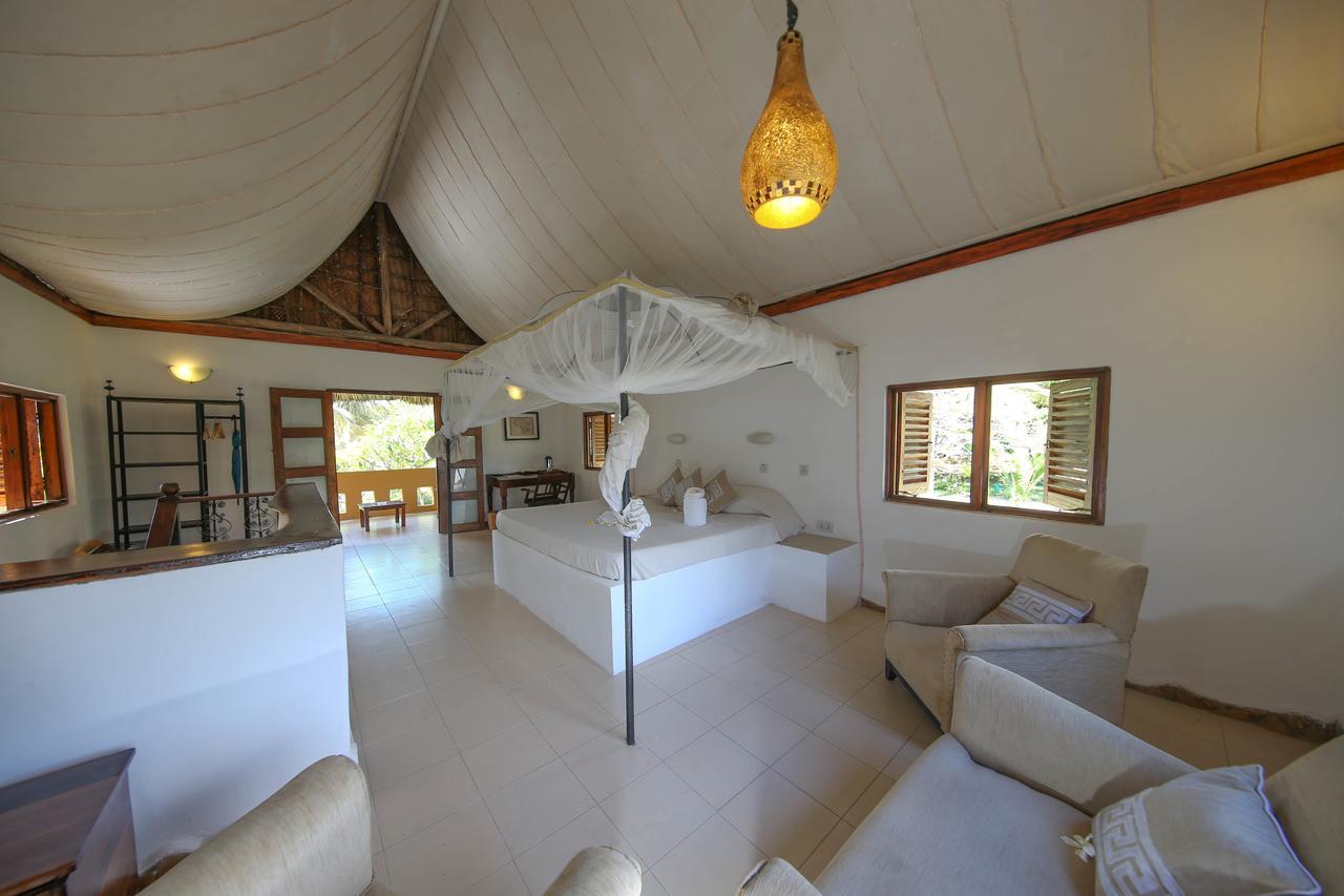 Kinasi Lodge Utende Bagian luar foto