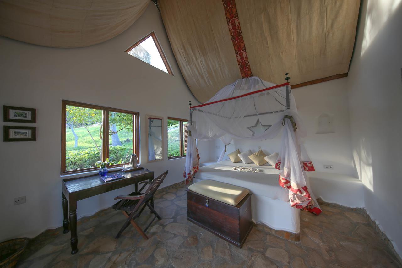 Kinasi Lodge Utende Bagian luar foto