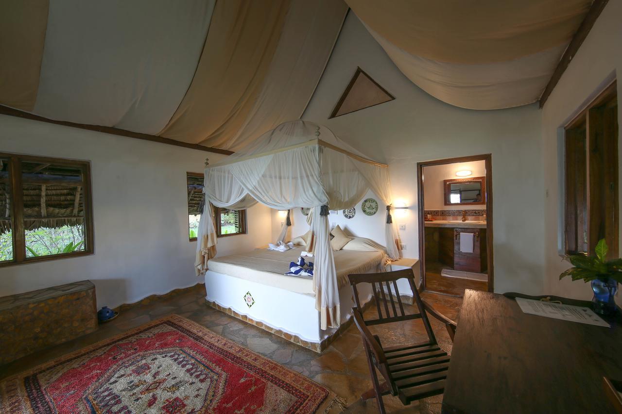 Kinasi Lodge Utende Bagian luar foto