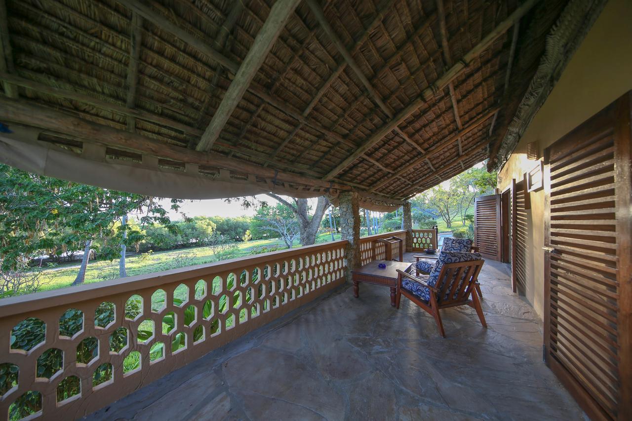 Kinasi Lodge Utende Bagian luar foto