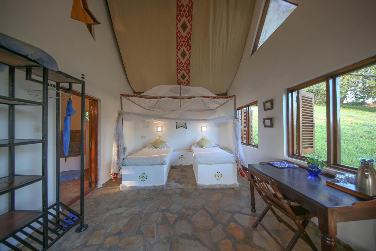 Kinasi Lodge Utende Bagian luar foto