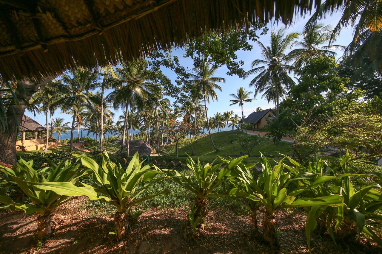 Kinasi Lodge Utende Bagian luar foto