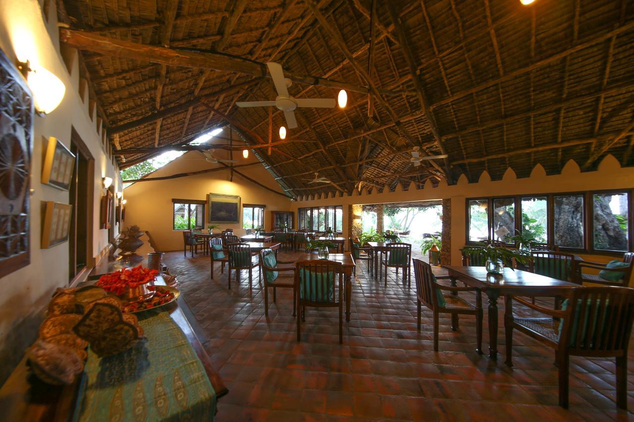 Kinasi Lodge Utende Bagian luar foto