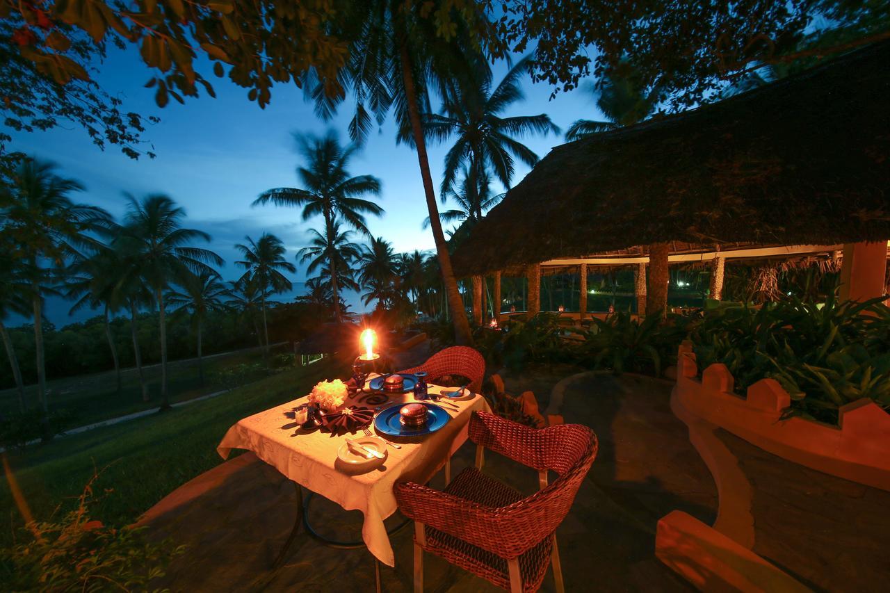 Kinasi Lodge Utende Bagian luar foto