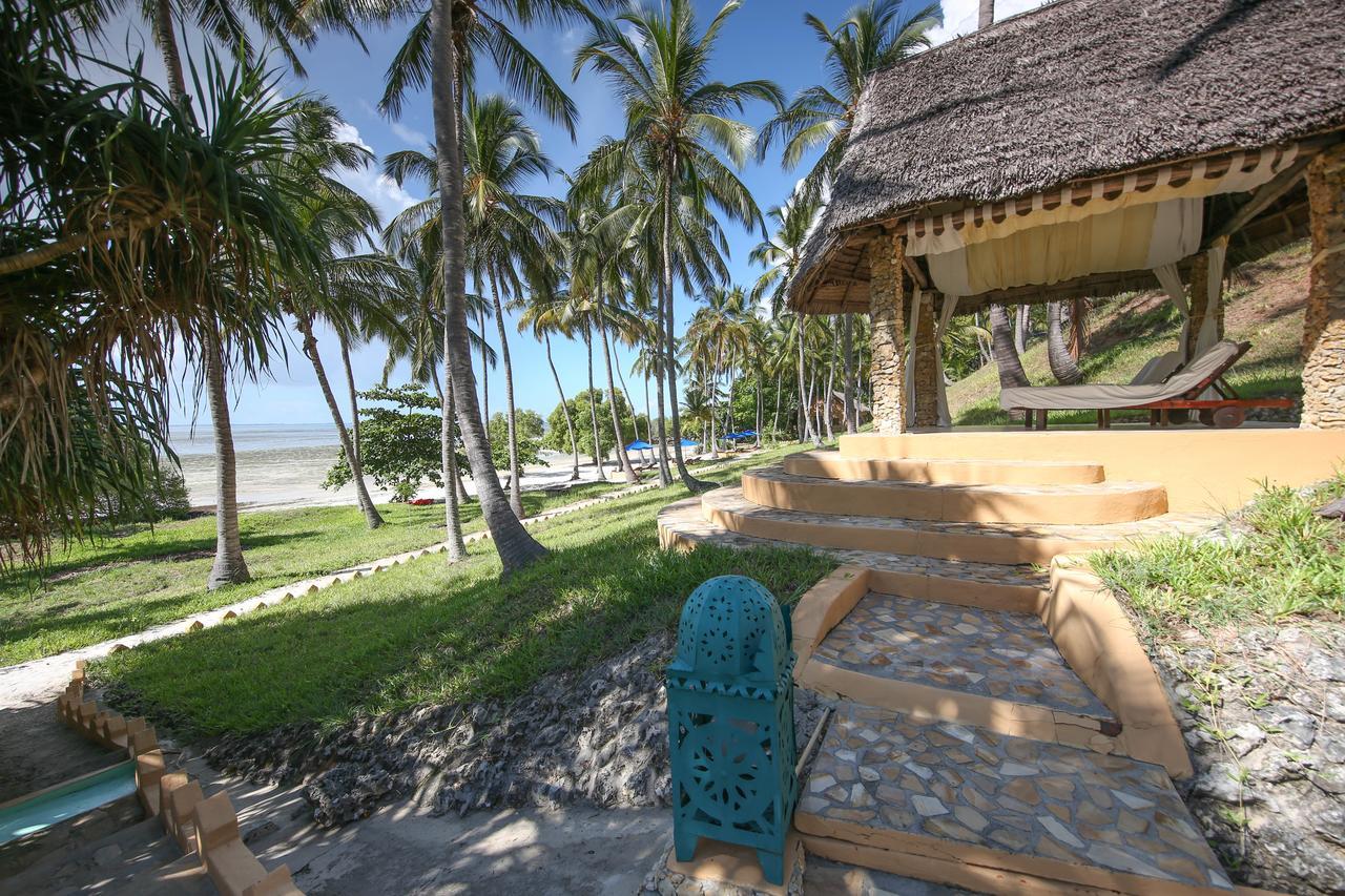 Kinasi Lodge Utende Bagian luar foto