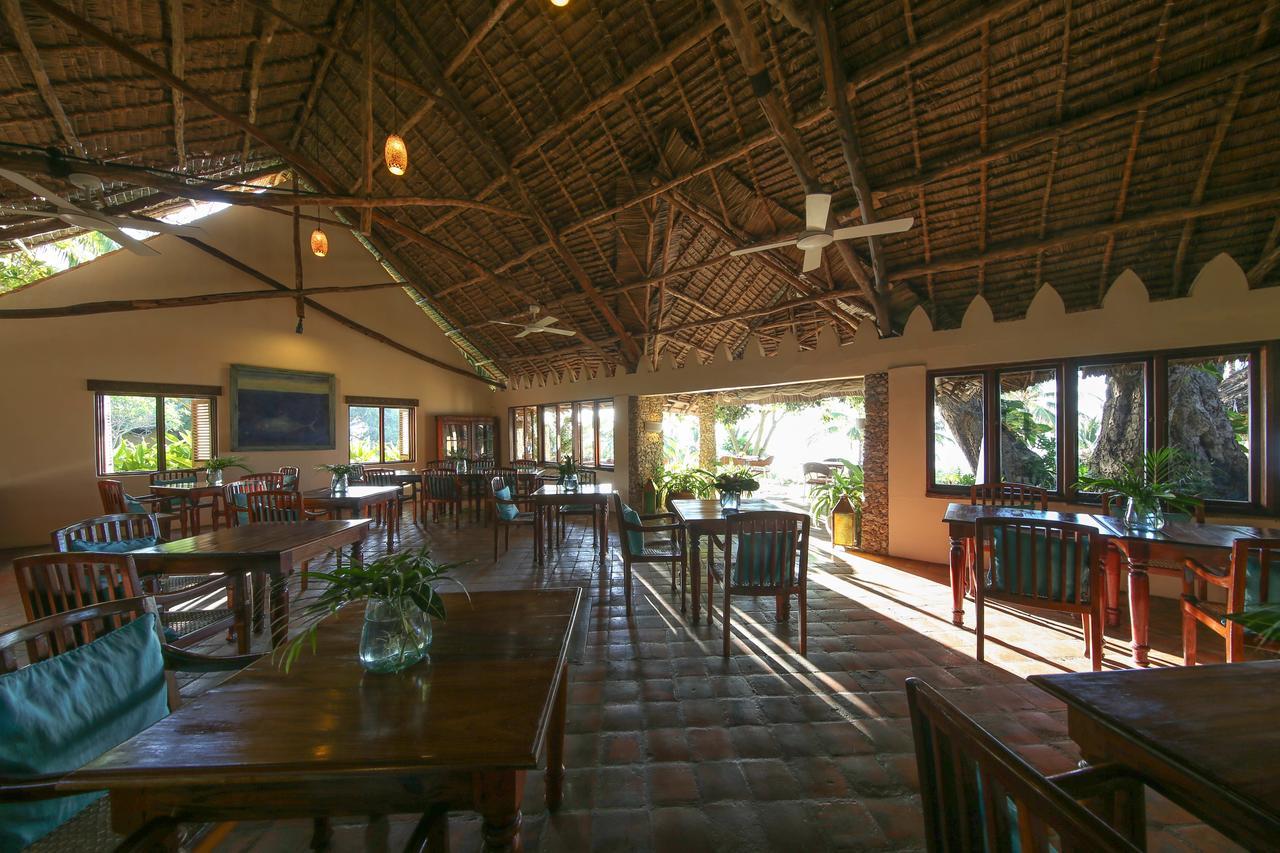 Kinasi Lodge Utende Bagian luar foto