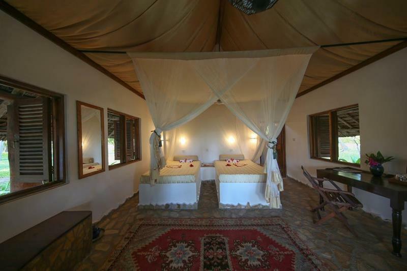 Kinasi Lodge Utende Bagian luar foto