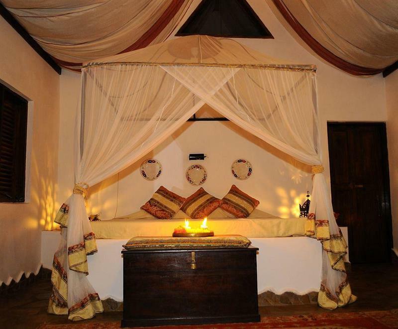 Kinasi Lodge Utende Bagian luar foto