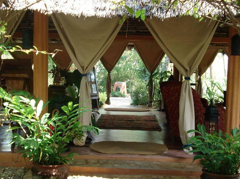 Kinasi Lodge Utende Bagian luar foto