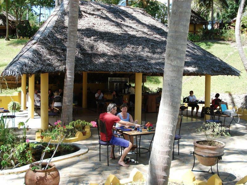 Kinasi Lodge Utende Bagian luar foto