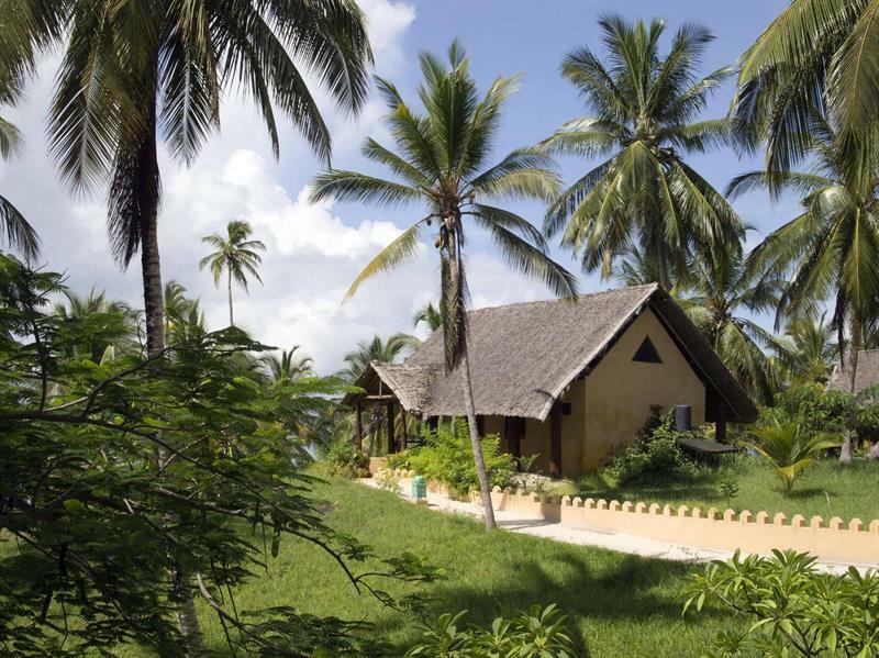 Kinasi Lodge Utende Bagian luar foto